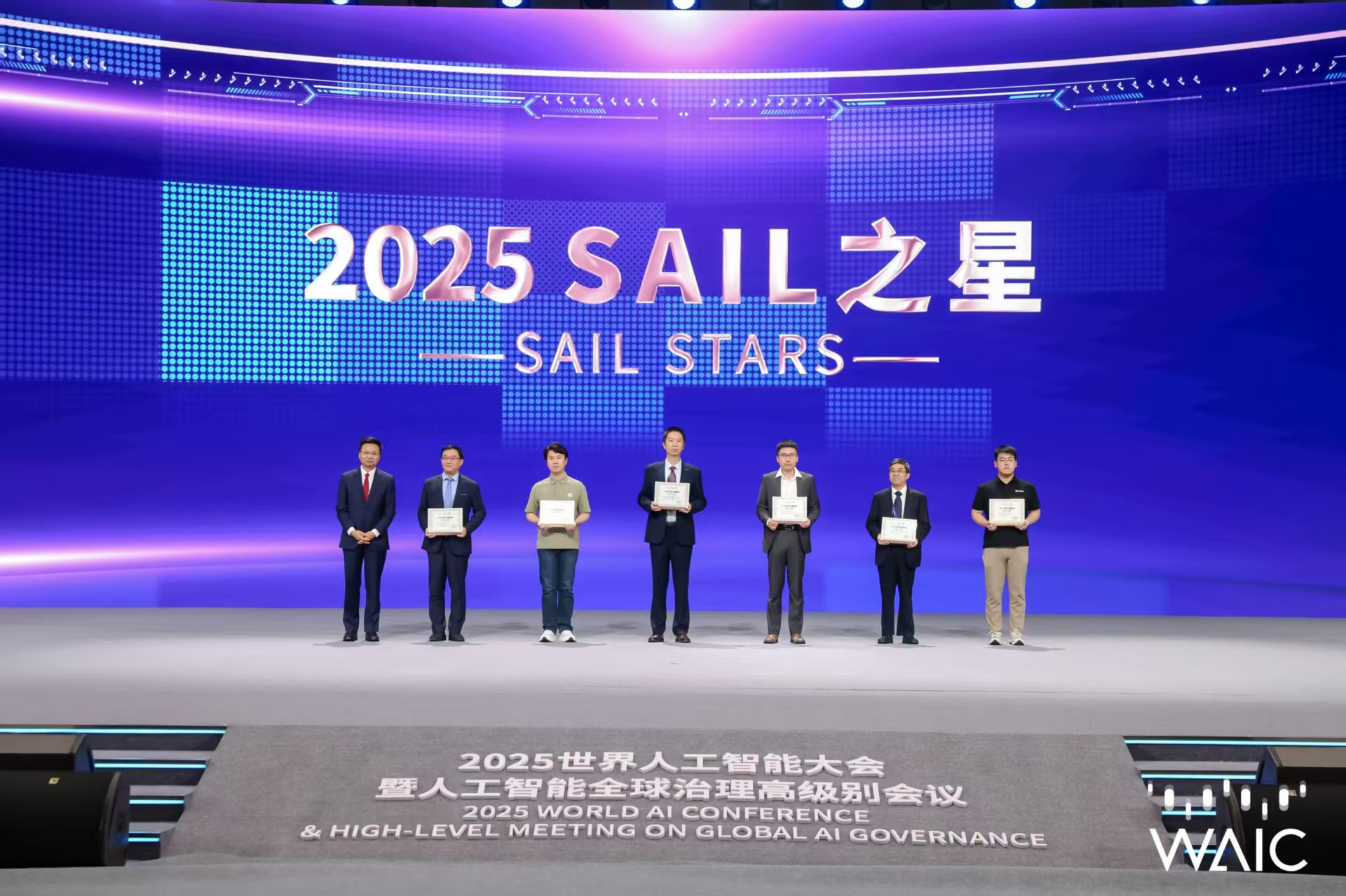 东升国际成WAIC唯一获SAIL之星奖的机器...